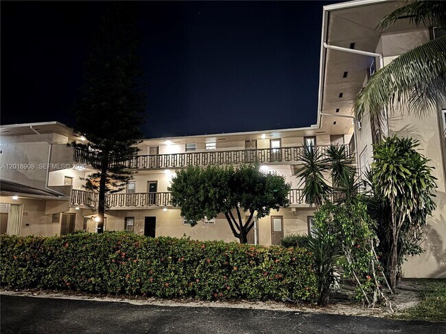 Building Photo - 1480 E Sample Rd