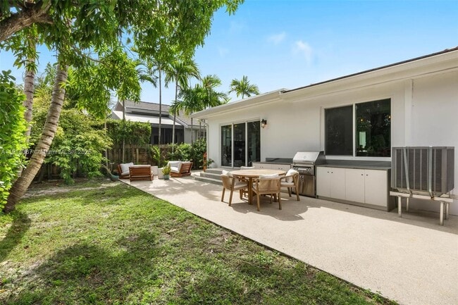 Building Photo - 9025 Dickens Ave