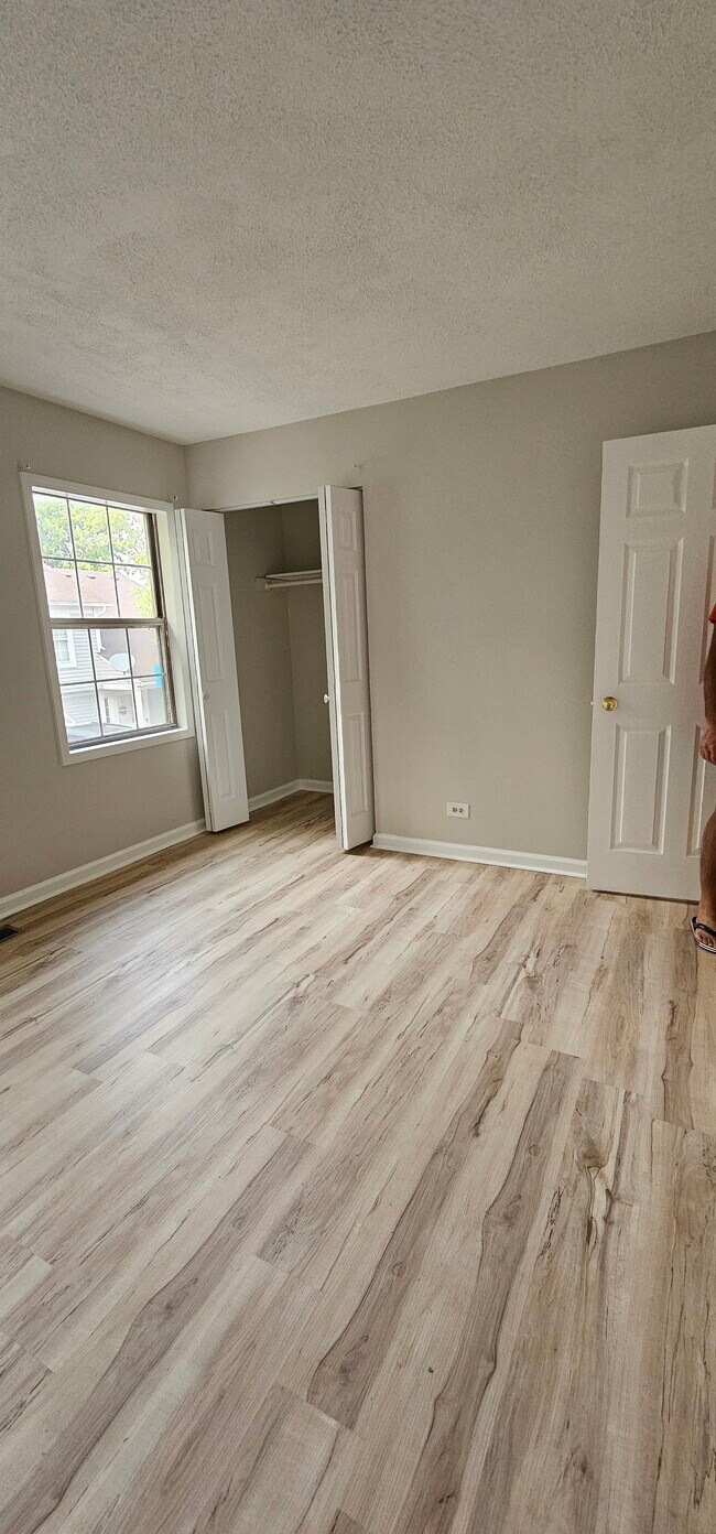 Building Photo - 115 Hazelnut Dr