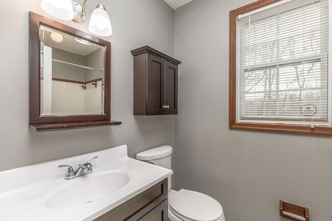 Building Photo - Serene Living in Chesterfield