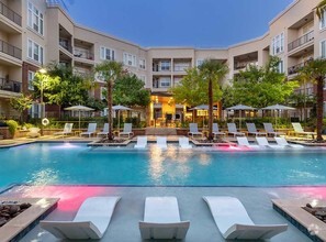 Two Resort Style Pools - AMLI Frisco Crossing