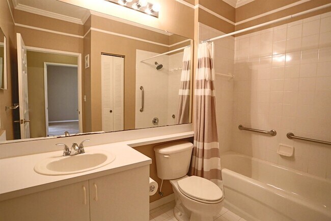 Building Photo - 520 Florida Club Blvd