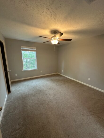 Building Photo - 1156 Tradition Trl