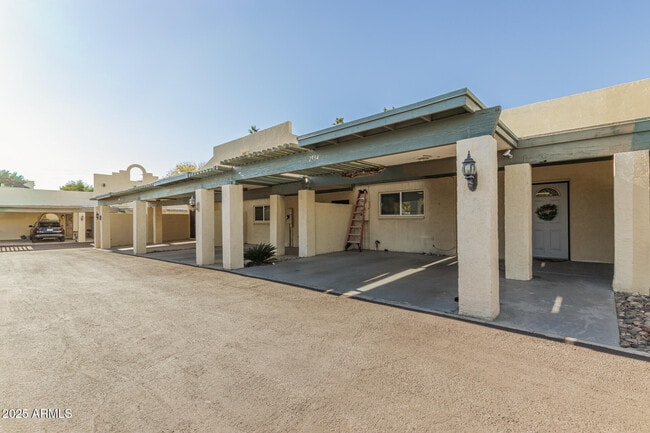 Building Photo - 2934 N 22nd Pl