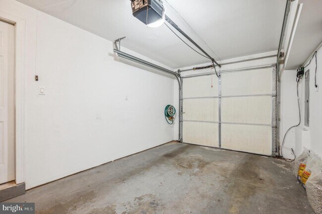Building Photo - 1802 Christian St