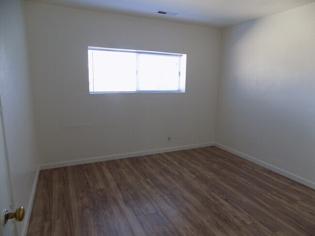 Building Photo - 4501 Thompson Ave