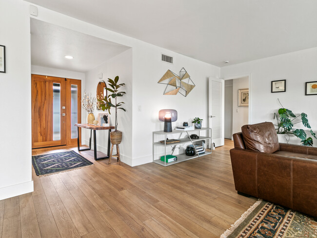 Building Photo - 2960 Calle Grande Vista