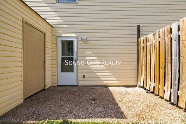 Building Photo - 4113-A Hunting Dr-