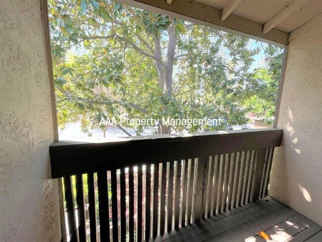 Building Photo - 1861 Olmo Way