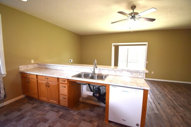 Building Photo - Gorgeous ground level accessible home.