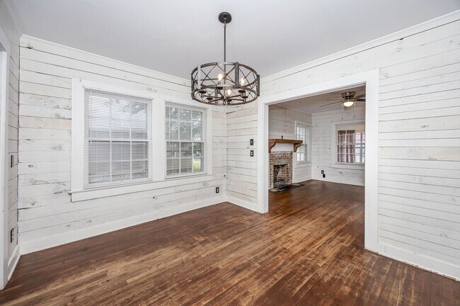 Building Photo - Cute 2 Bed 1 Bath in Pascagoula