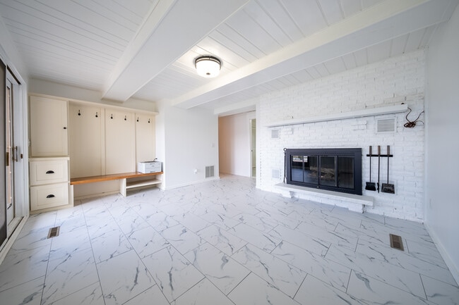 Building Photo - 8564 Lincoln St