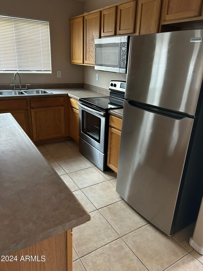 Building Photo - 45525 W Rainbow Dr