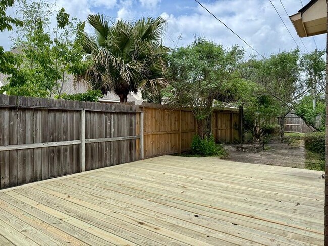 Building Photo - 12747 Silver Rod Ln