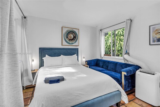 Building Photo - 427 NE 107th St