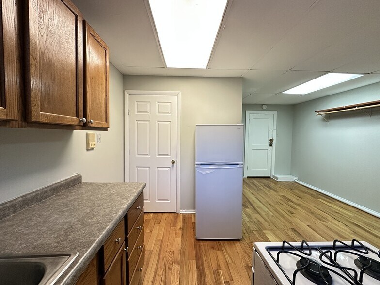 Building Photo - 4632 N Paulina St