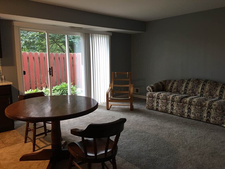 Building Photo - 3517 Kenbrooke Ct