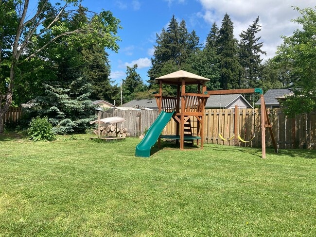 Building Photo - Single Level Ranch Home in Newberg