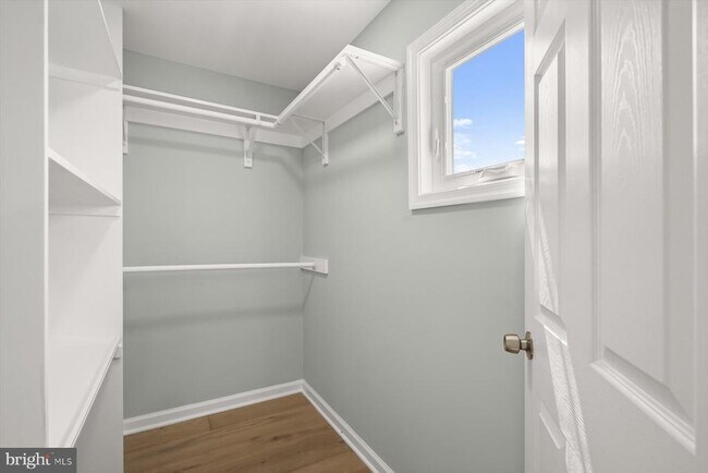 Building Photo - 2917 E Lee Ave