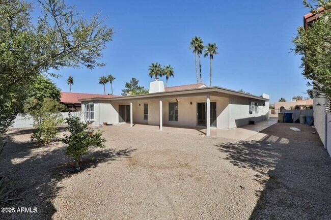 Building Photo - 10421 E Silvertree Dr
