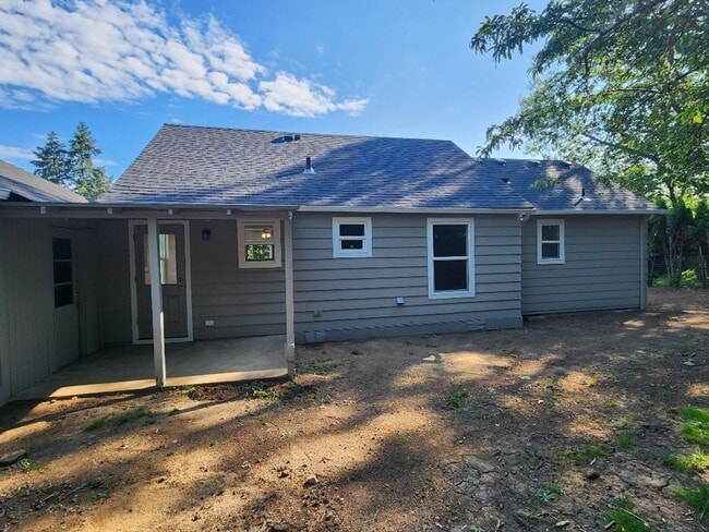 Building Photo - 3bedroom 2bath House