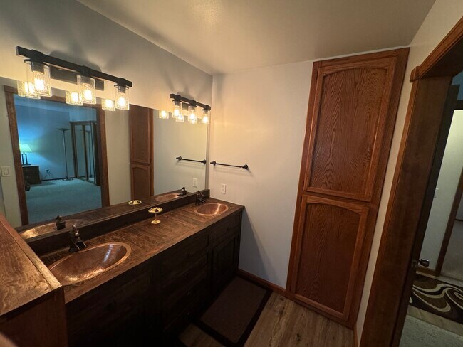 Building Photo - 1103 Sundown Trail