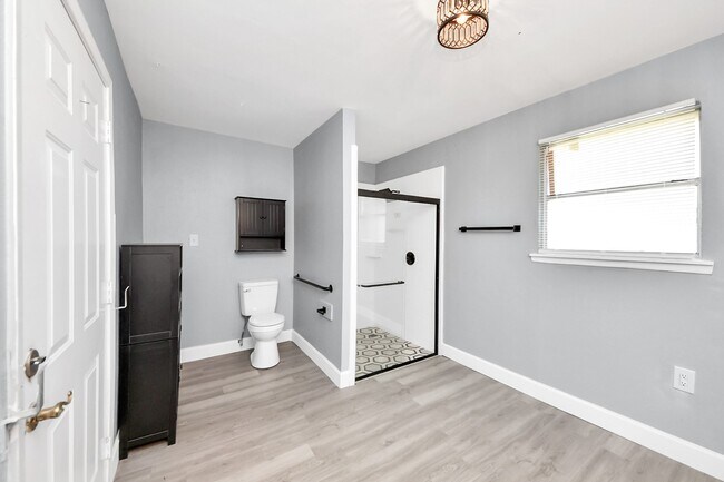 Building Photo - 5606 Elmlawn Dr