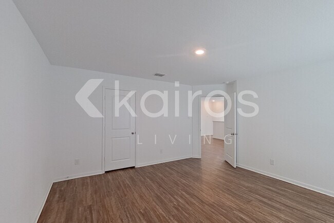 Building Photo - 914 Shady Brk