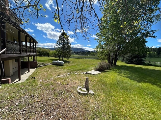 Building Photo - Breathe Taking Views with this 4 bed 3.5 bath home!