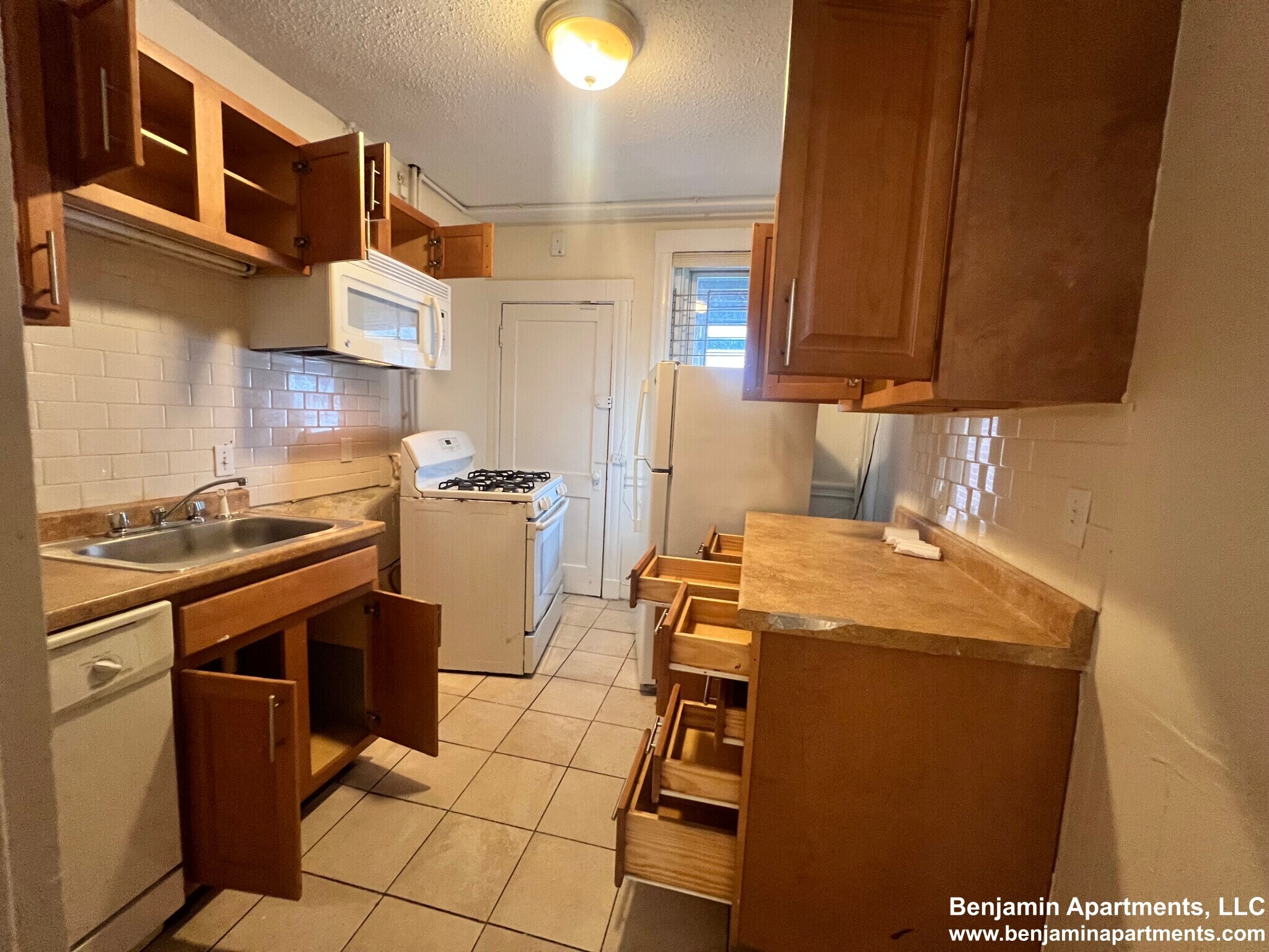 Building Photo - 15 Barrows St