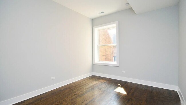 Building Photo - 4906 N Rockwell St