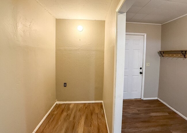 Building Photo - $500 OFF FIRST MONTHS RENT | 2.5 ACRE LOT! 4 Beds in Central Edmond!