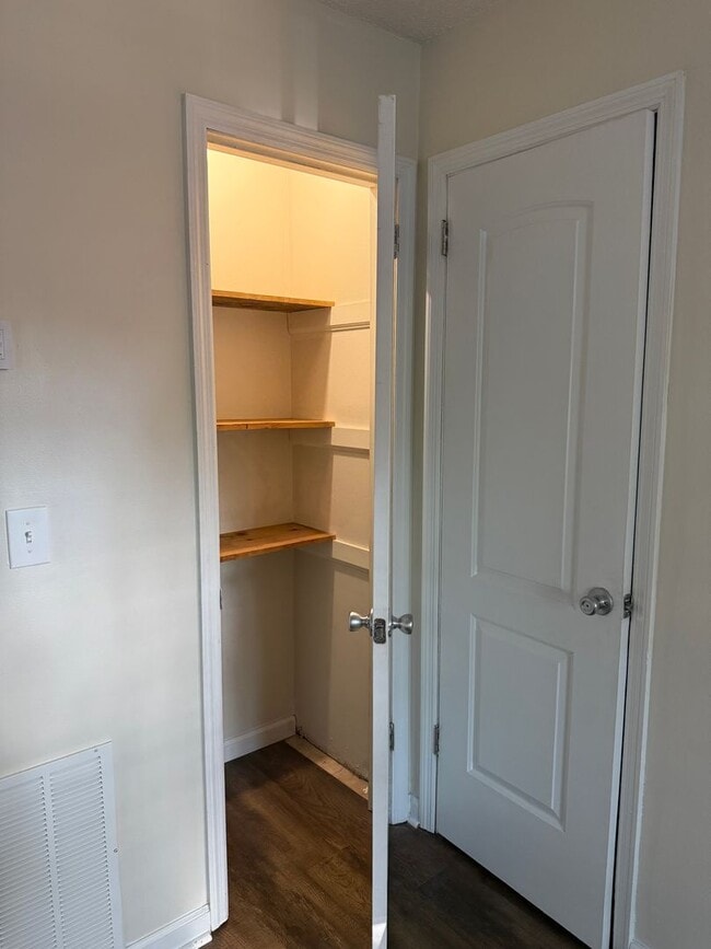 Building Photo - East Ridge Townhome