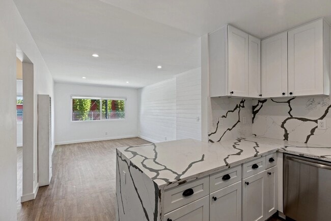 Interior Photo - 4th Ave