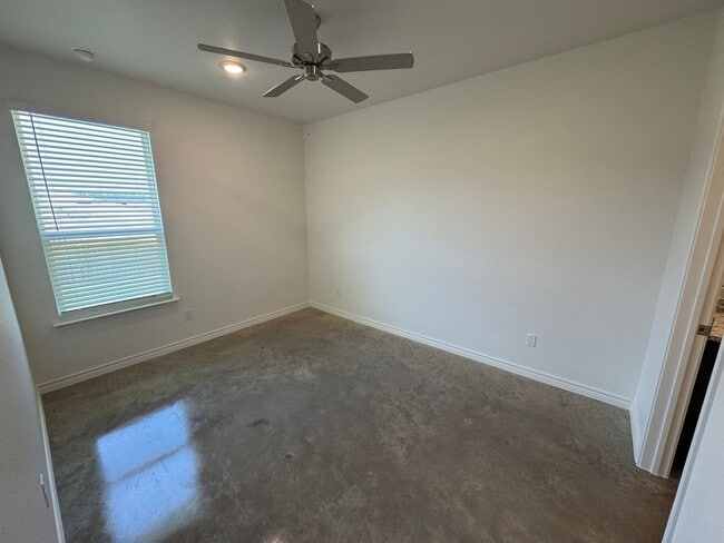 Building Photo - 636 Pacific Crest Trl