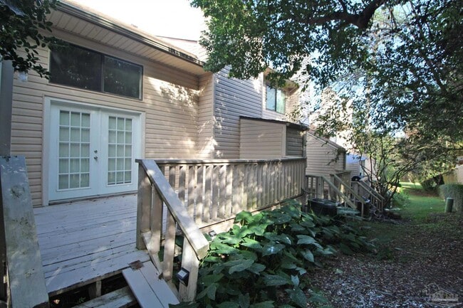 Building Photo - 923 Brookside Pl