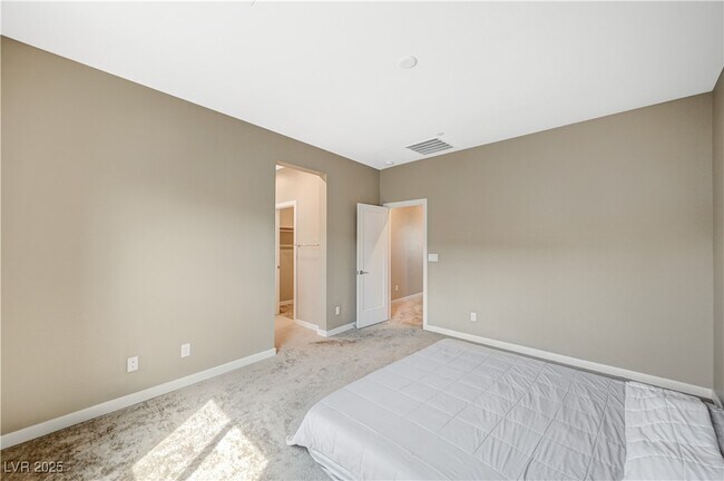 Building Photo - 9864 Kings Glen St