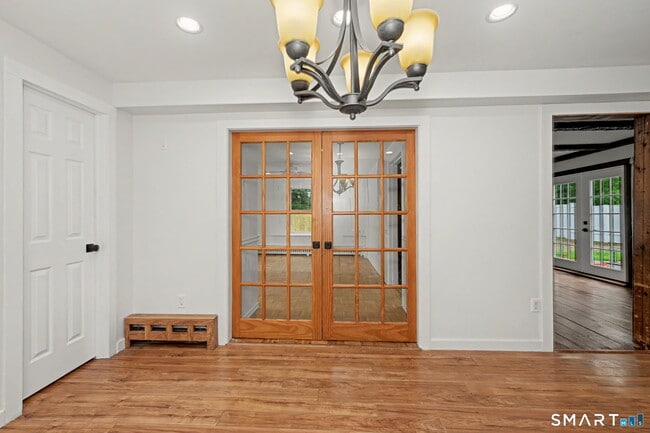 Building Photo - 44 Barmore Dr W
