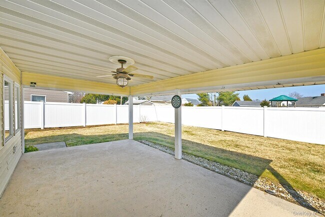 Building Photo - 33 Robin Ln