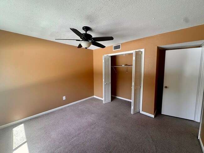 Building Photo - 10605 Carrollbrook Way
