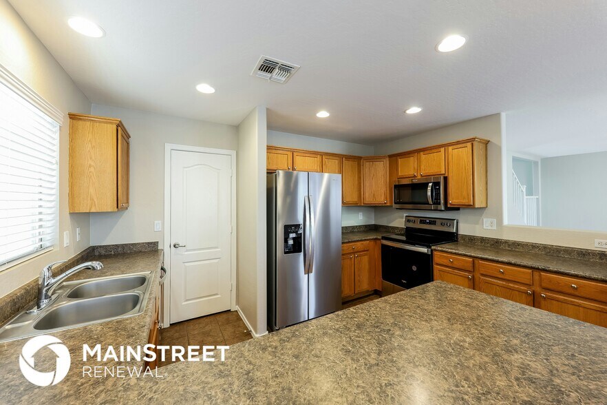 Building Photo - 6720 N 129th Ln