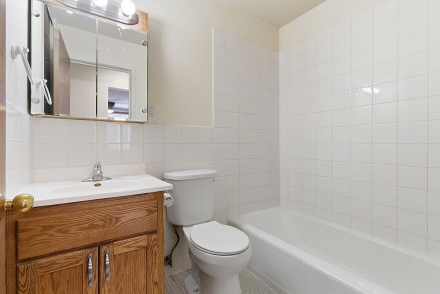 Building Photo - Rosewood Manor