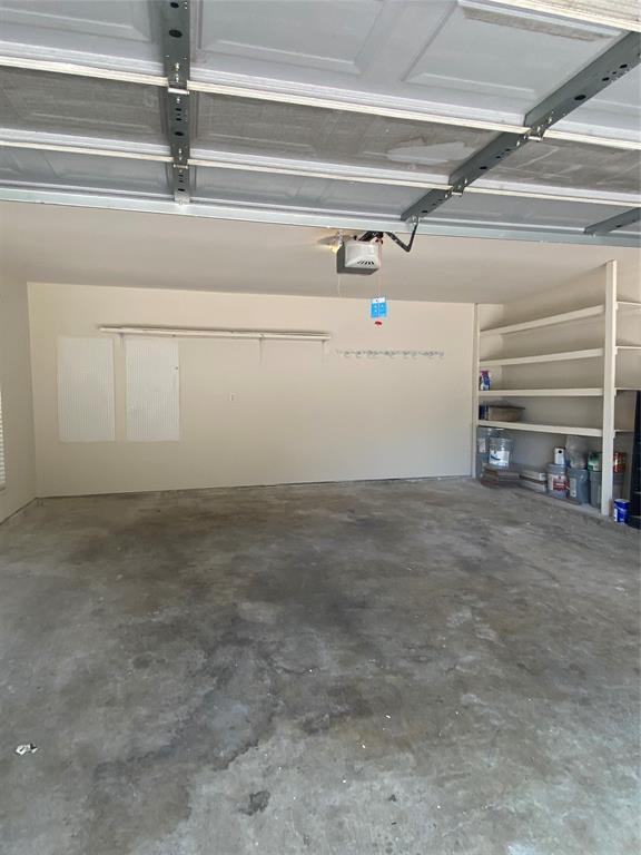 Building Photo - 3118 Lake Stream Dr