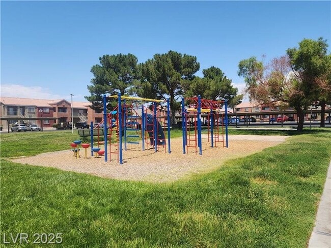 Building Photo - SPACIOUS 2BED/2BATH CONDO * FIRST FLOOR UNIT*