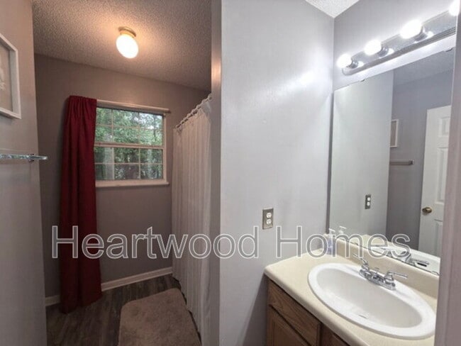 Building Photo - 264 Orchard Hill Dr