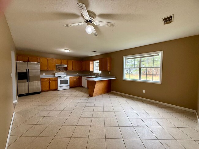 Building Photo - 3 Bedroom/1 Bathroom Home in Paragould AR - $1325/month - Section 8 Welcome!