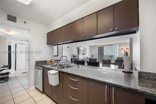 Building Photo - 1200 Brickell Bay Dr