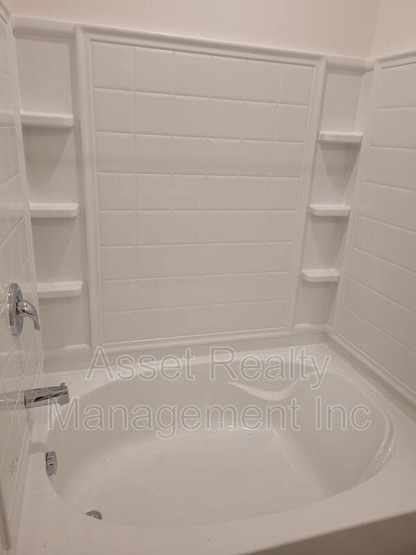 Building Photo - 4714 Willow Bluff Cir