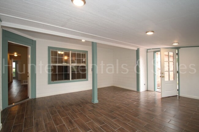 Building Photo - Walker Place Beauty