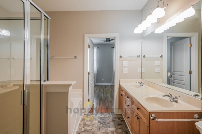 Building Photo - End-Unit Elegance on Daniel Island: 3 Bed, 3.5 Bath